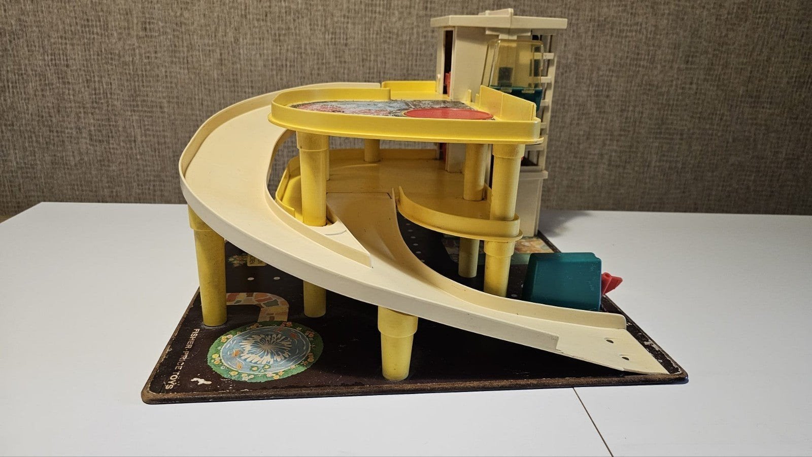 Vintage Fisher Price garage met lift en pompstation, Ophalen of Verzenden, Gebruikt, Speelset