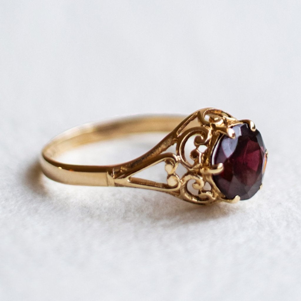 Vintage 9K gouden solitaire ring met granaat - 17, Ophalen of Verzenden, Zo goed als nieuw, 17 tot 18, Met edelsteen