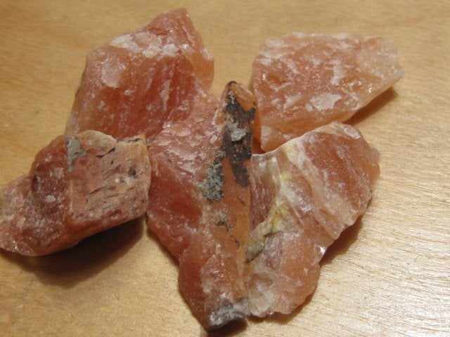min. 5 ruwe edelstenen RODE AVENTURIJN (2), Verzenden, Mineraal