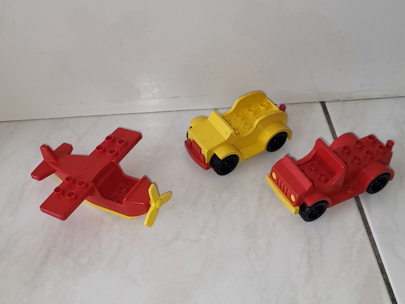 Duplo set met 2 auto's en een vliegtuig, Gebruikt, Ophalen of Verzenden, Duplo, Duplo
