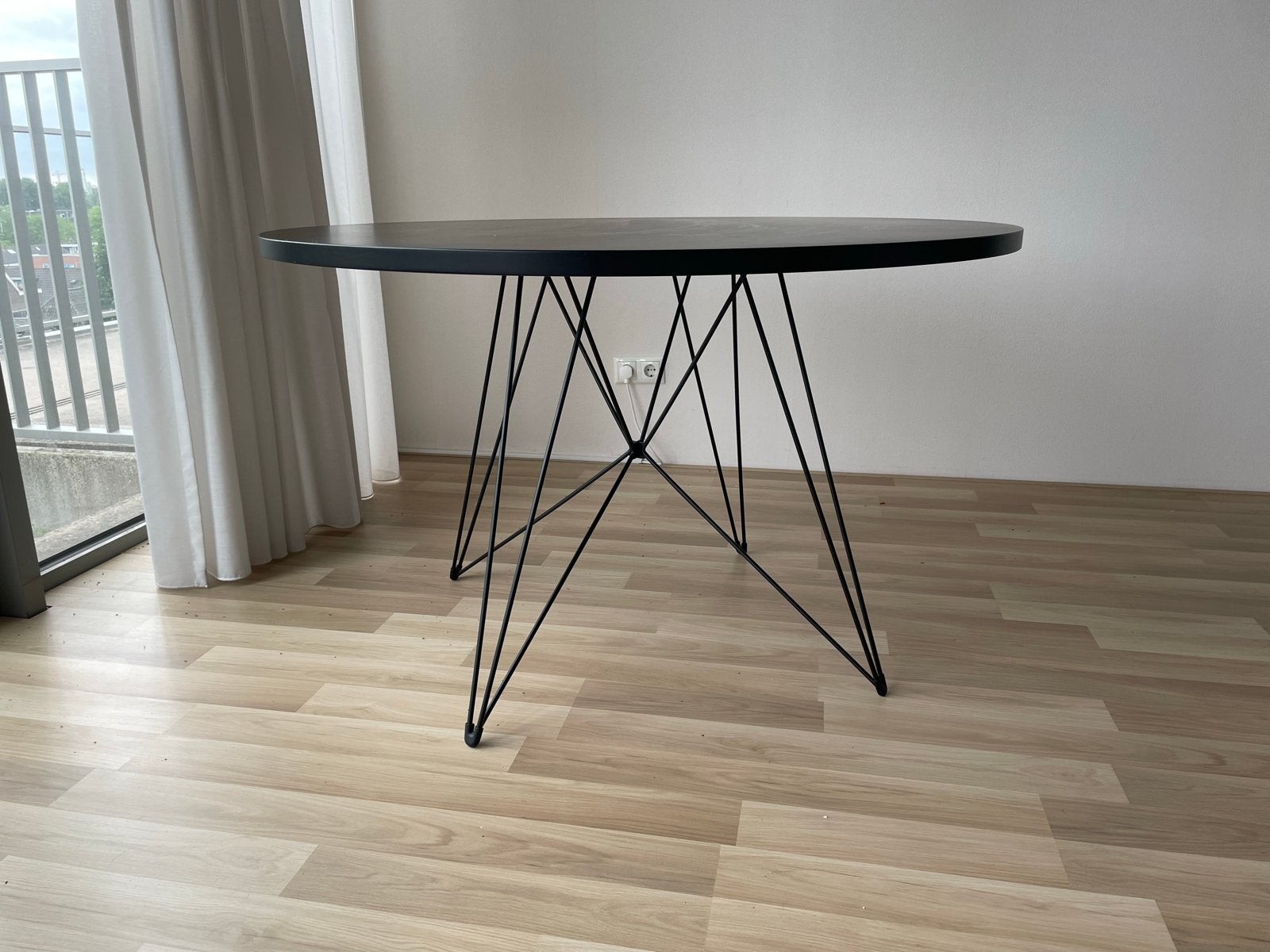 Ronde design eettafel met spinnenpoot (Magis Tavolo XZ3), Huis en Inrichting, Minimalisme, modern, design, Rond, Zo goed als nieuw