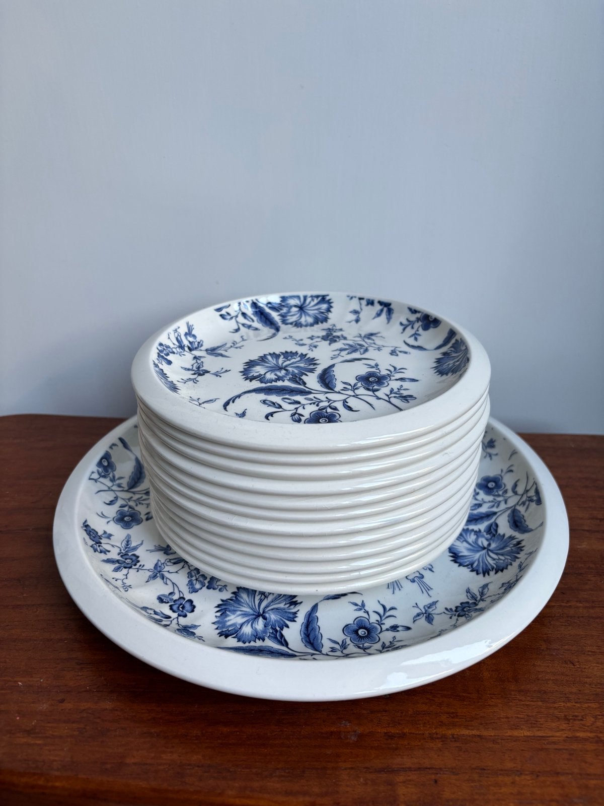 Wedgwood Tunstall gebakset: taartschaal met 12 gebaksbordjes, Ophalen, Zo goed als nieuw, Porselein, Bord(en)