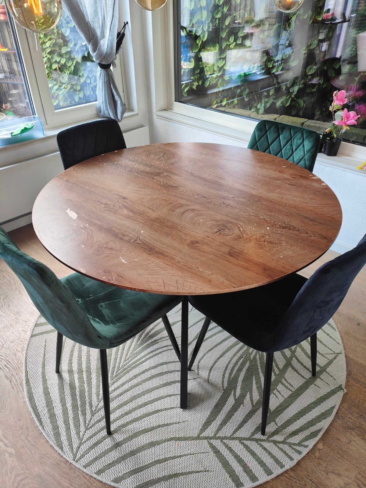 Ronde eettafel met gebruikssporen, Gebruikt, Rond, Vier personen, Ophalen