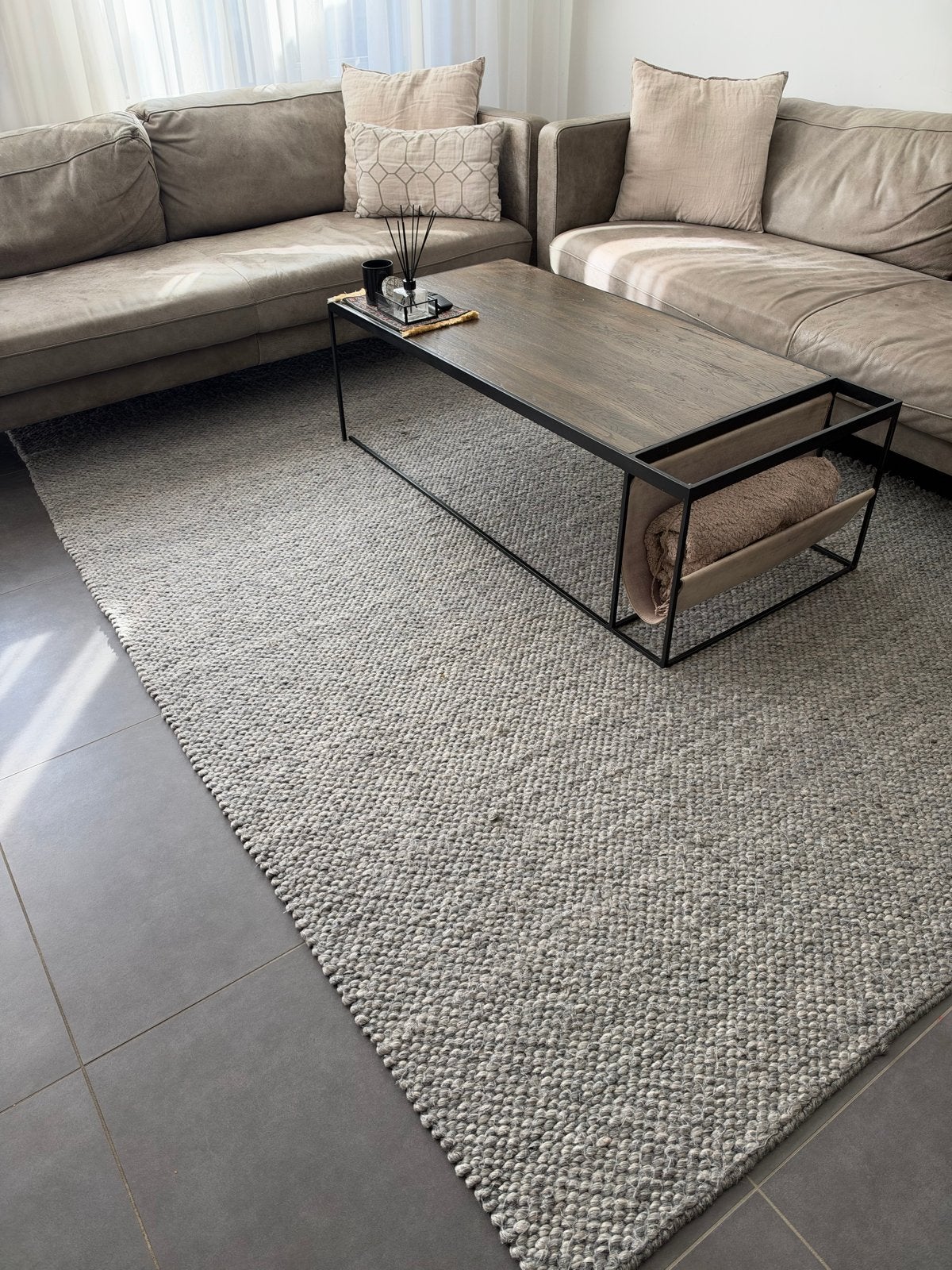 Wollen vloerkleed - Handgemaakt, Grijs, 190x280 cm, Ophalen, Gebruikt, 150 tot 200 cm, 200 cm of meer