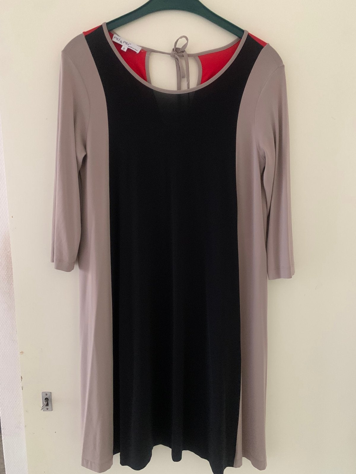 Travelstof jurk van piu piu maat 46, Kleding | Dames, Ophalen of Verzenden, Zo goed als nieuw, Maat 46/48 (XL) of groter, Knielengte