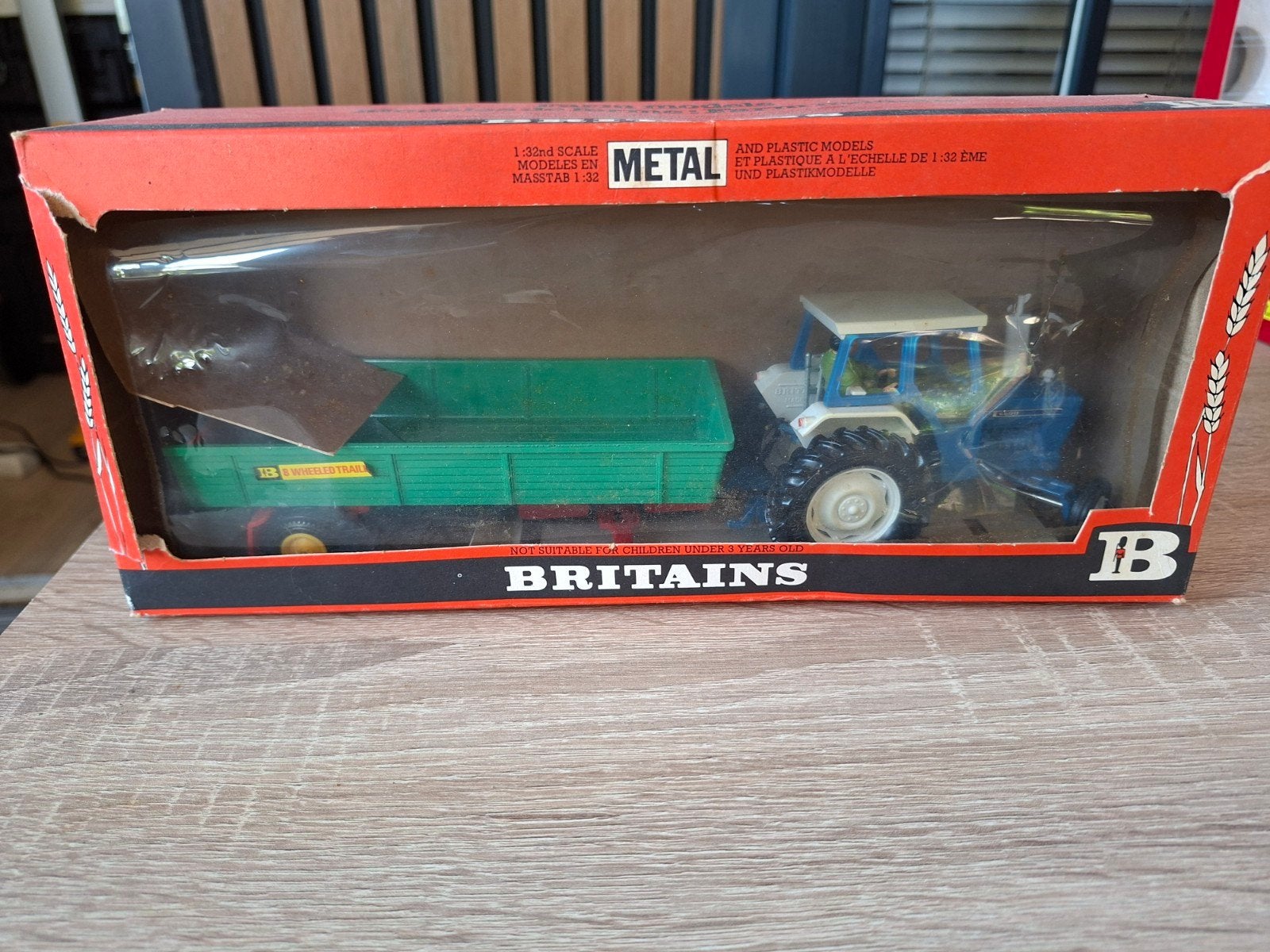 Britains T.K. Ford met 4-wiel wagen (zonder binnendoos), Ophalen of Verzenden, Gebruikt