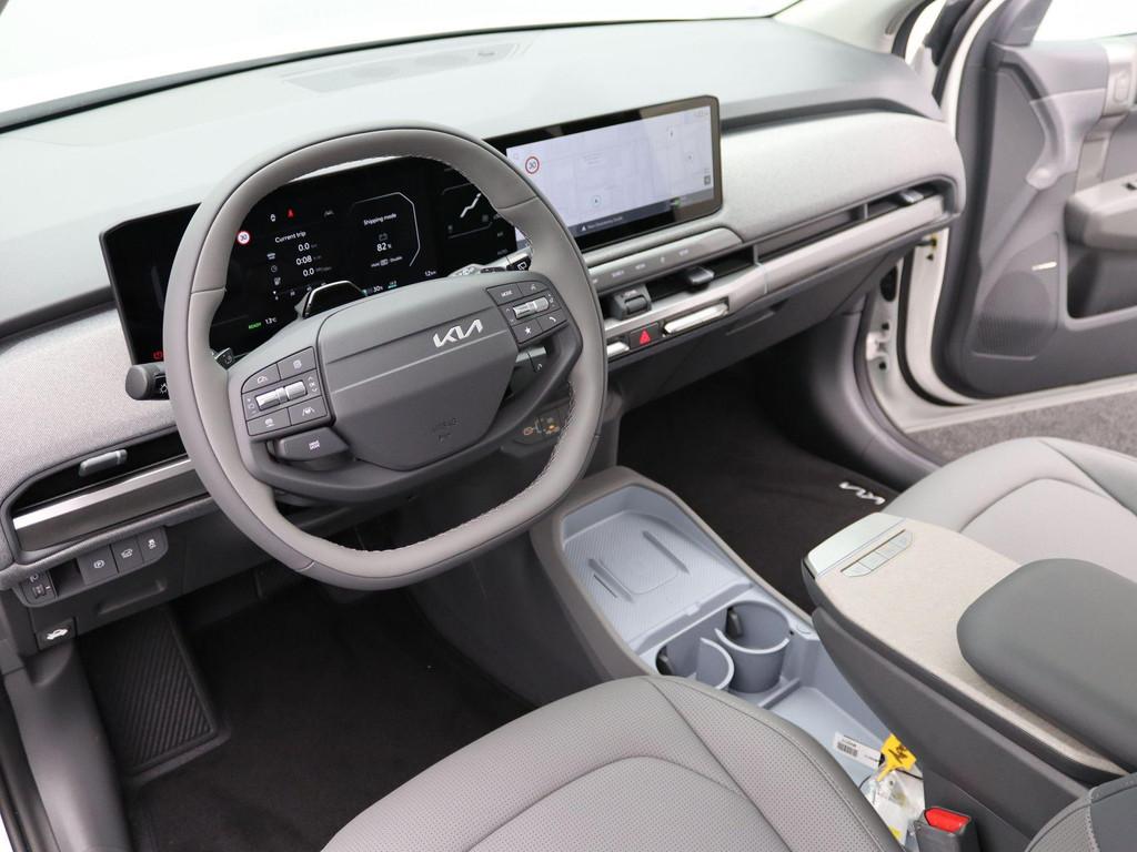 Kia EV3 Plus Advanced 58.3 kWh Stoel Stuur Verwarming | Navi, Auto's, Kia, EV3, 1700 kg, Wit, 204 pk