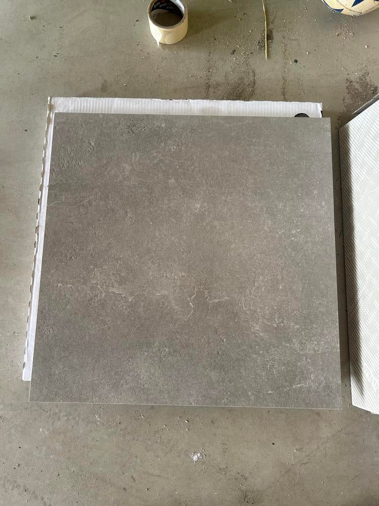 8 grijze 60x60 badkamer tegels - over van verbouwing, Ophalen, 60 cm of meer, Keramiek, Nieuw