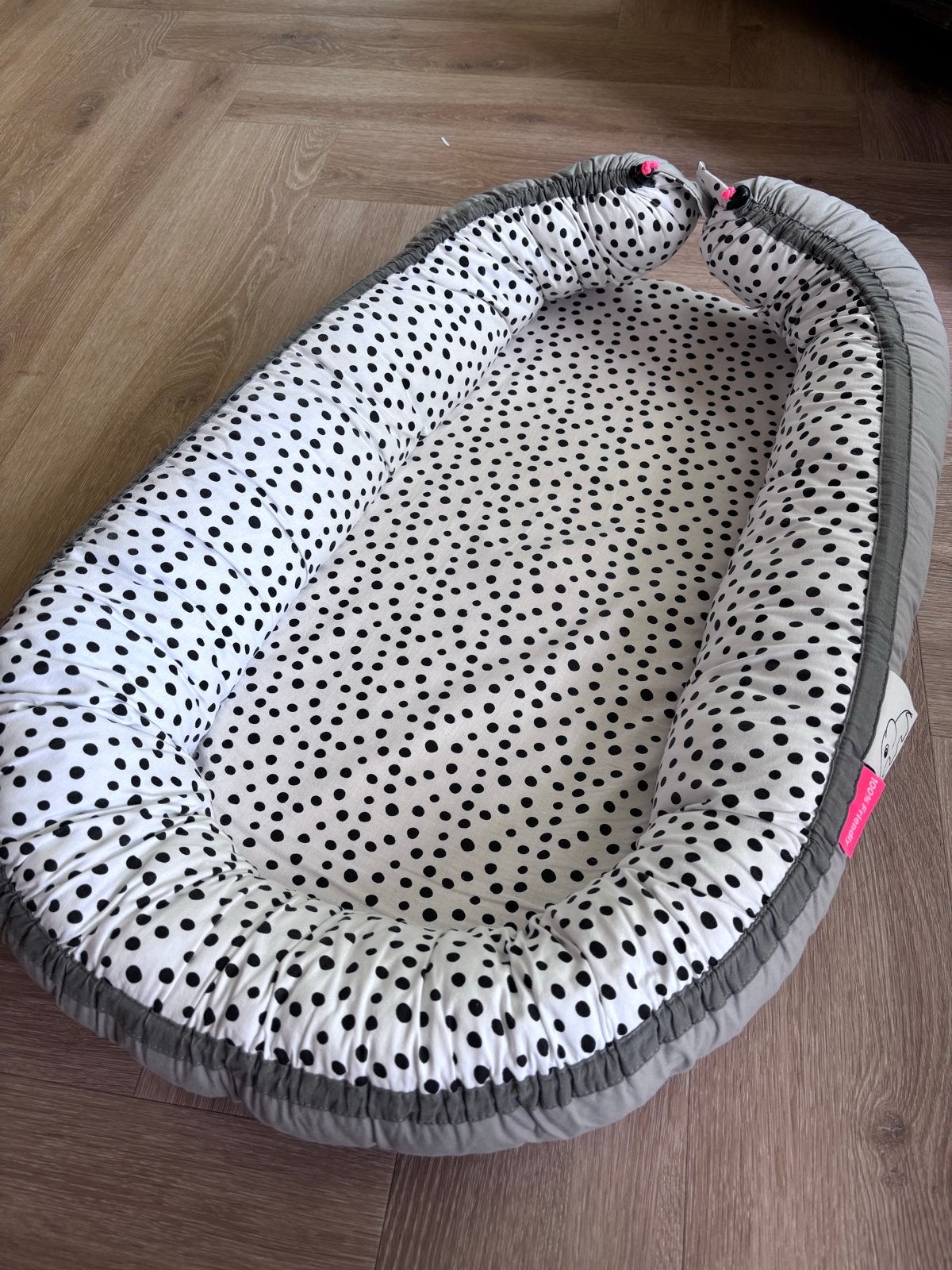 Done by Deer babynestje - grijs met stippen, Ophalen, Zo goed als nieuw, Overige typen