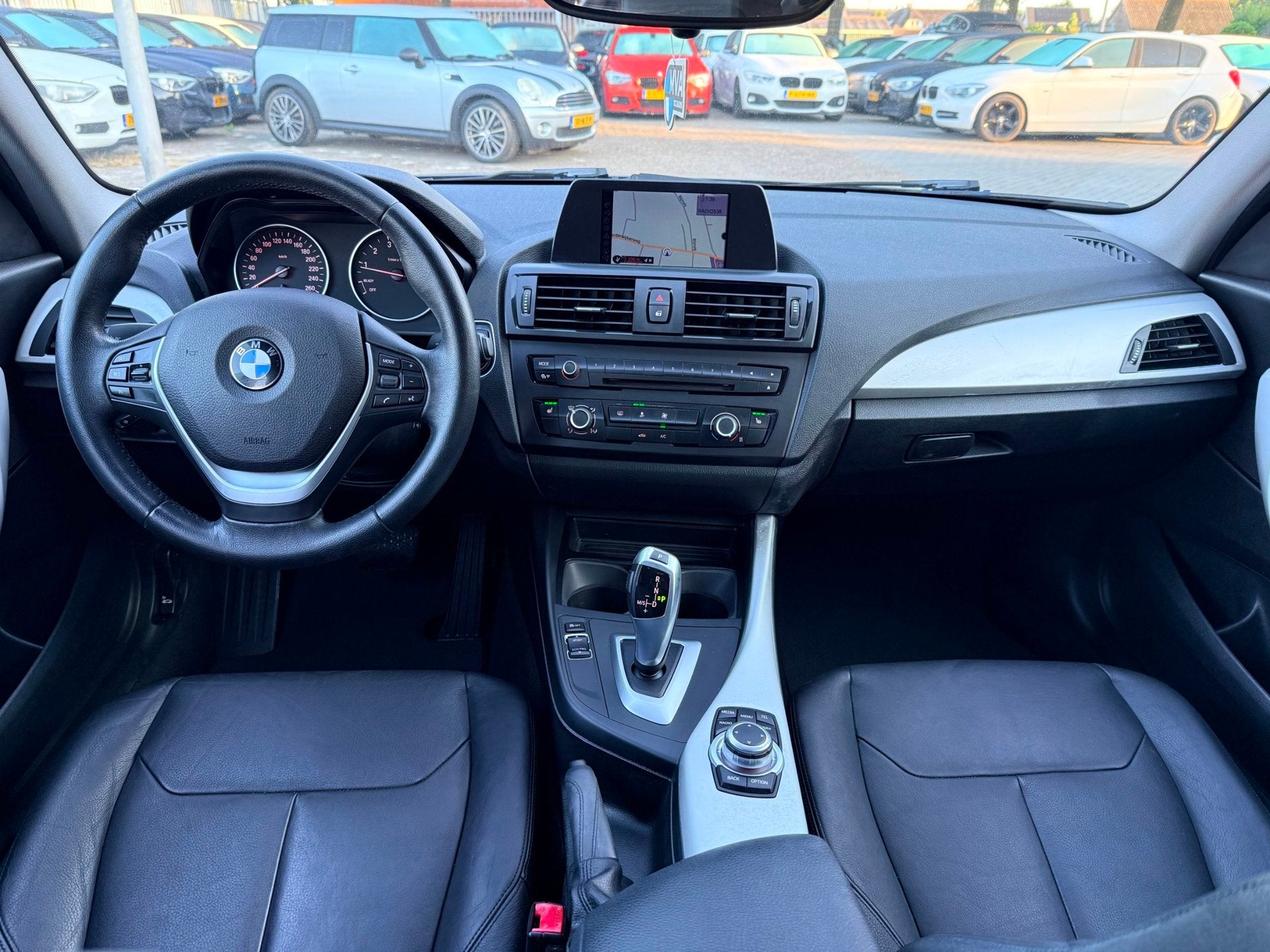 BMW 1-serie 116i Upgrade Edition|Nieuwe Ketting + Klepseals|, Euro 5, Gebruikt, Zwart, 4 cilinders
