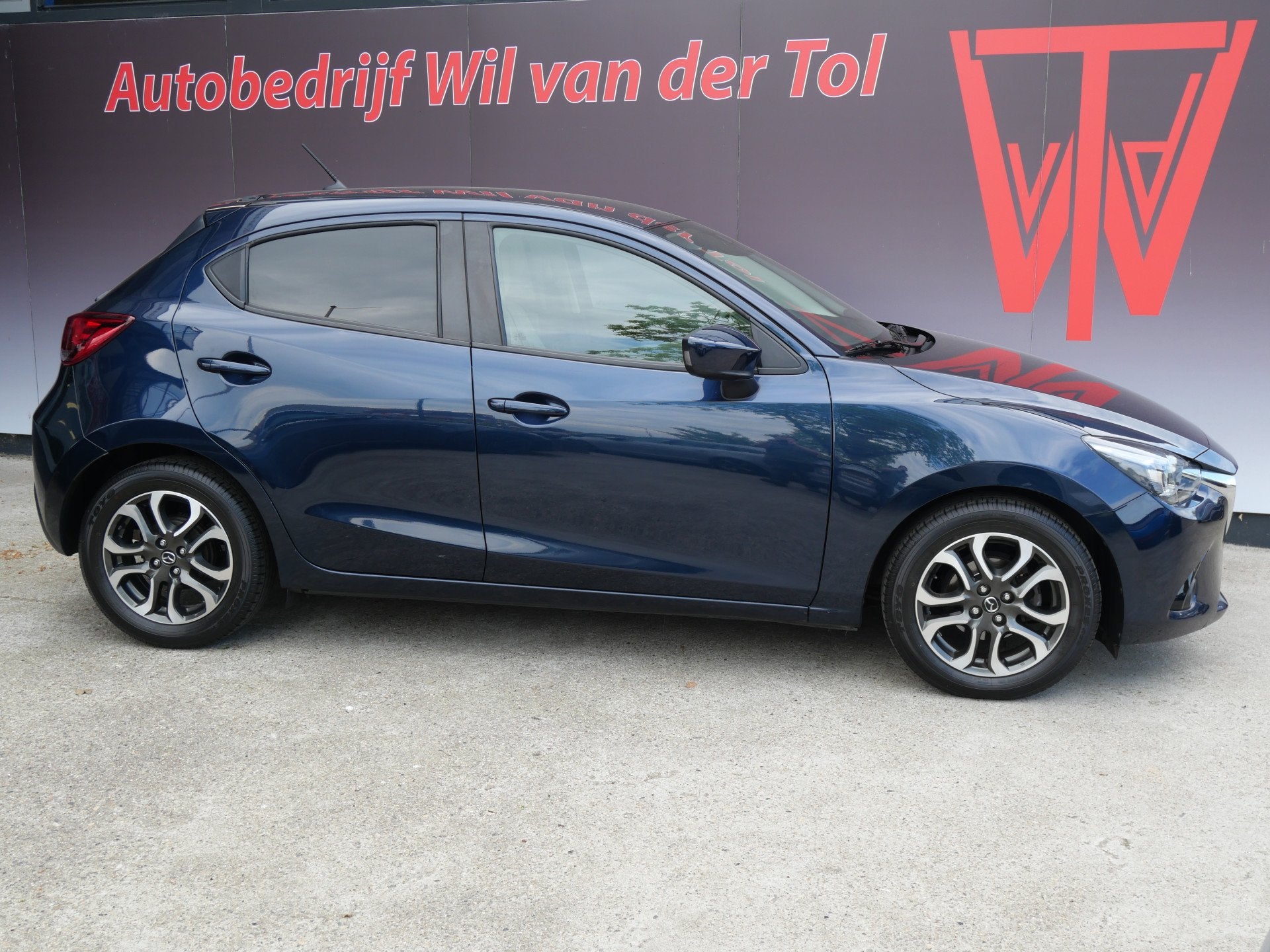 Mazda 2 1.5 Skyactiv-G GT-M | AUTOMAAT | LEER | LED | CRUISE, 4 cilinders, Blauw, Bedrijf, 530 kg