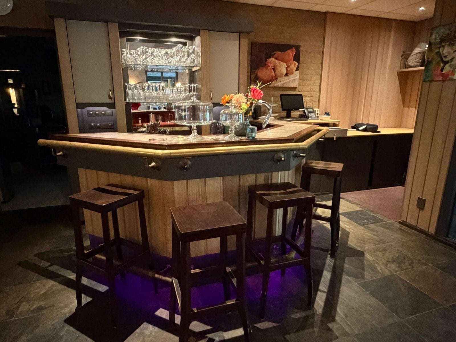 Complete bar met barkrukken MOET WEG!!!!, Ophalen, Gebruikt, Niet van toepassing, Inclusief barstoelen