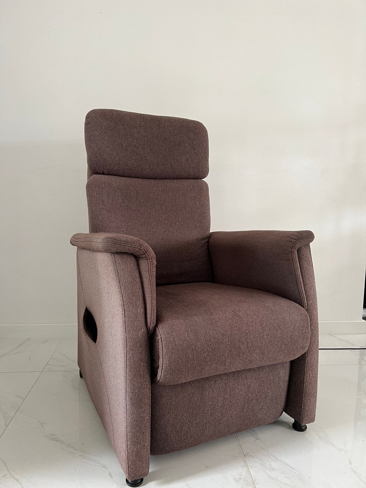 PROMINENT elektrische sta op fauteuil, Ophalen, Zo goed als nieuw, Stof, 50 tot 75 cm