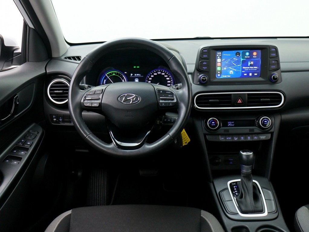 Hyundai KONA 1.6 GDI HEV Comfort | Carplay - Android Auto |, Stof, Gebruikt, Wit, 26 km/l