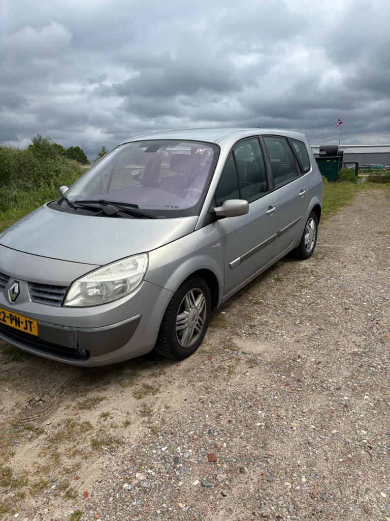 Renault Grand Scenic 2.0 16V 7P AUT 2004 Beige, Auto's, Renault, 1998 cc, 1250 kg, 4 cilinders, 1505 kg
