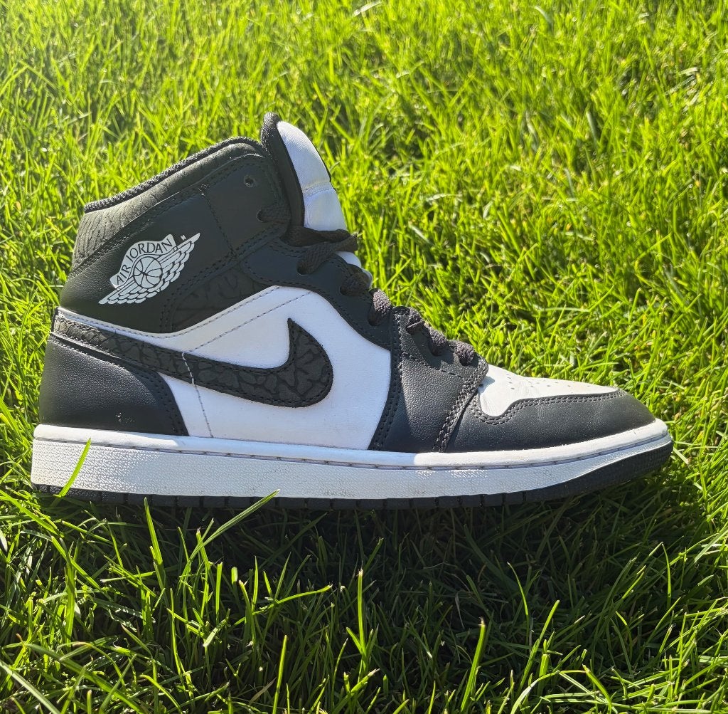 Air Jordan 1 Mid Black Elephant maat 40, Ophalen of Verzenden, Zo goed als nieuw, Schoenen