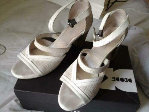 Dames Dkode Leren Schoenen UNIEK ZELDZAAM Maat 40 Ecru, Kleding | Dames, Schoenen, Beige, Zo goed als nieuw, Dkode, Sandalen of Muiltjes