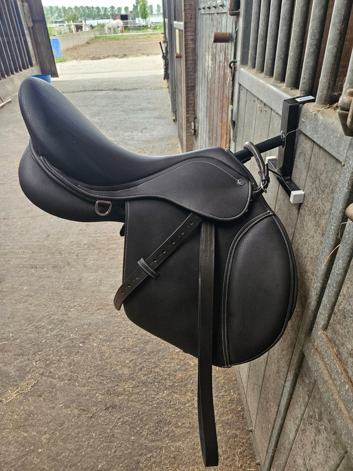 Zgan bruin Norton Pro zadel, L (17.5 inch), Inclusief stijgbeugels, Ophalen of Verzenden, Zo goed als nieuw