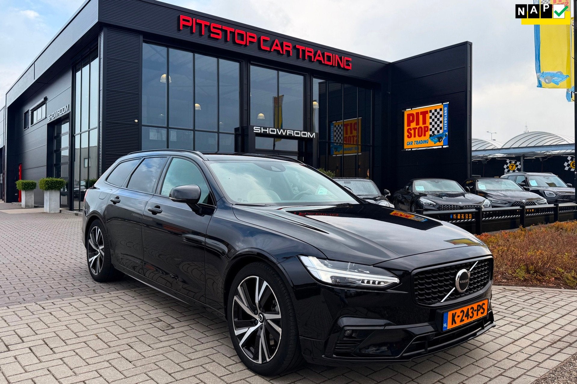 Volvo V90 B4 Ultimate Dark, ACC, Trekhaak, 1e eigenaar, Stuu