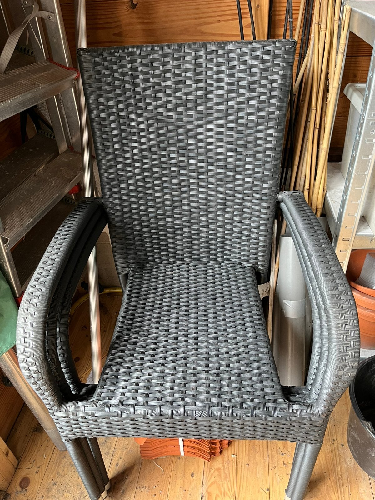 4 stoelen, stapelbaar, donkergrijs/zwart, Tuin en Terras, Ophalen, Gebruikt, Kunststof, Stapelbaar