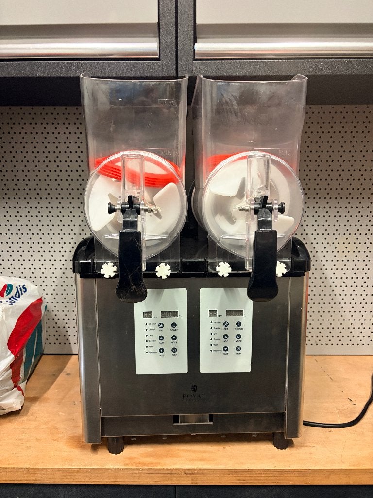 Slushmachine - 2 x 6  liter - ijsfunctie en Slushmachine, Ophalen of Verzenden, Zo goed als nieuw, Zelfvriezend