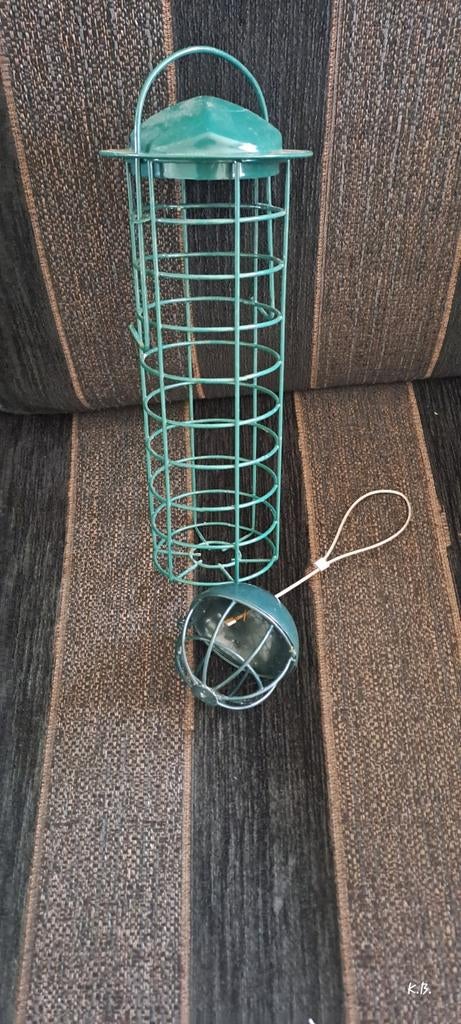 Vogelvoer hangers, Ophalen