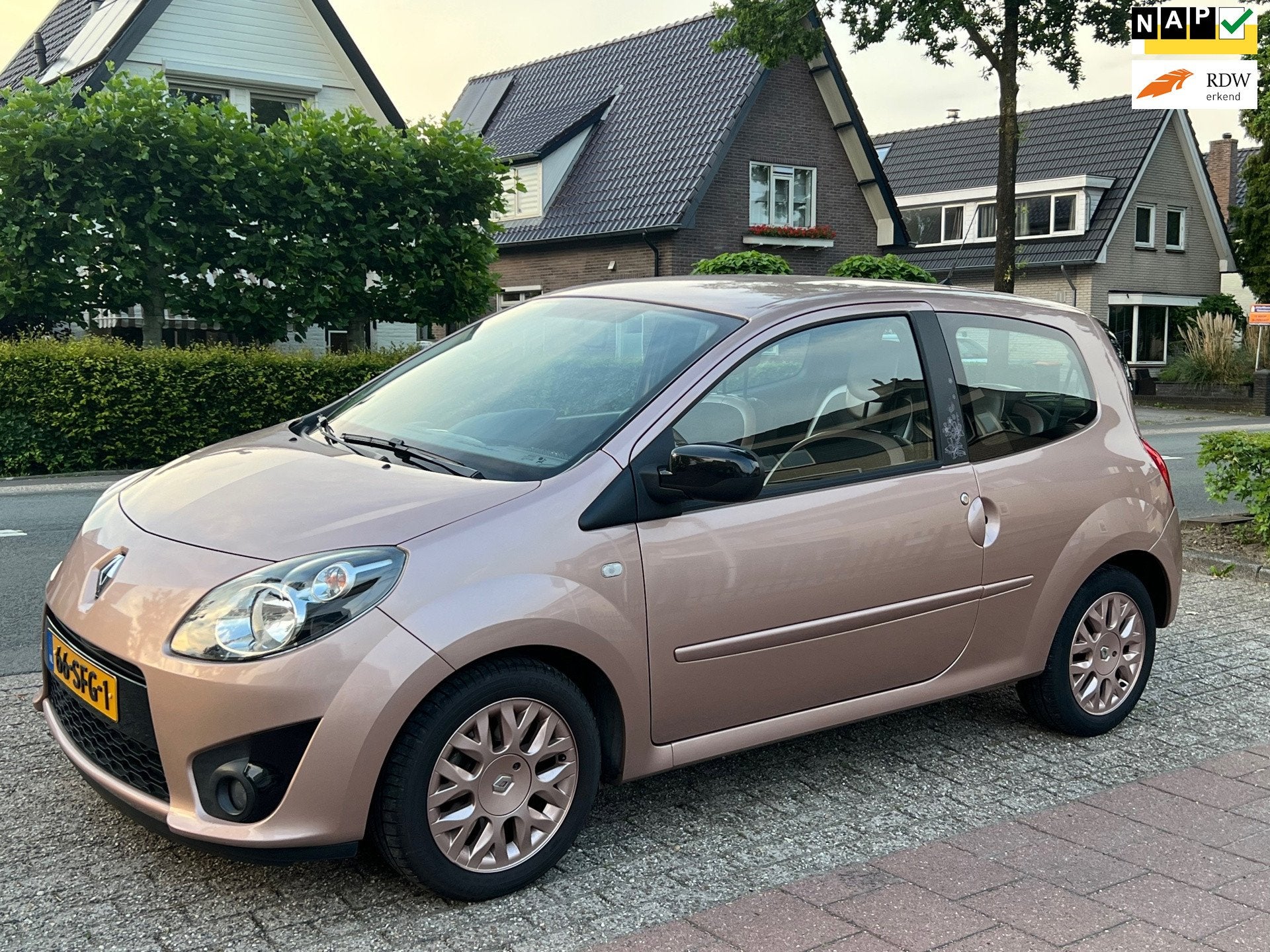 Renault Twingo 1.2-16V Miss Sixty NL-AUTO-NAP, Twingo, Gebruikt, Zwart, 4 stoelen