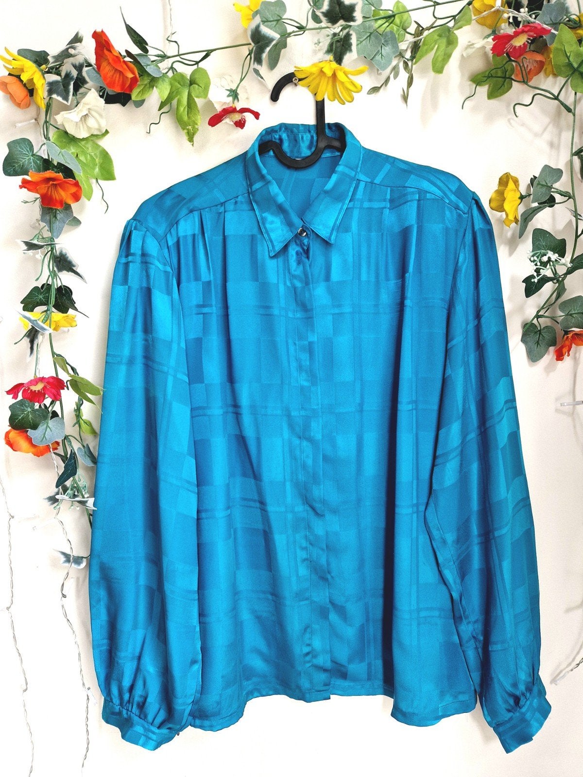 Mooie elegante shiny blauwe blokjes blouse, Kleding | Dames, Ophalen of Verzenden, Zo goed als nieuw, Maat 46/48 (XL) of groter