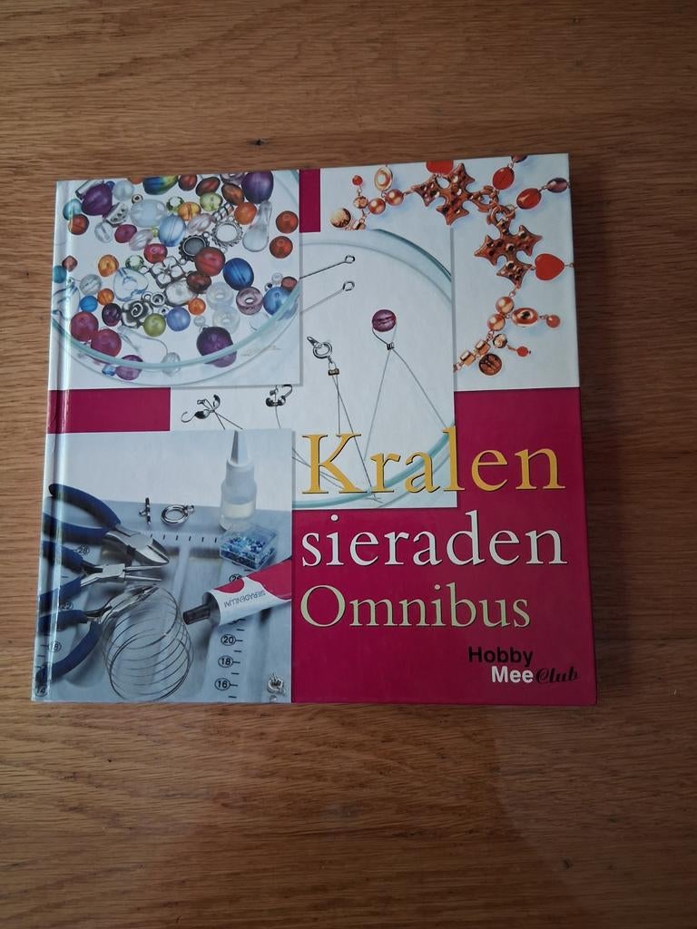Kralen sieraden Omnibus - Hobby Mee Club, Ophalen of Verzenden, Gelezen, Sieraden maken, Janny en Marie-José Bonthuis, Marjolein Wierda, Marcel Stolk