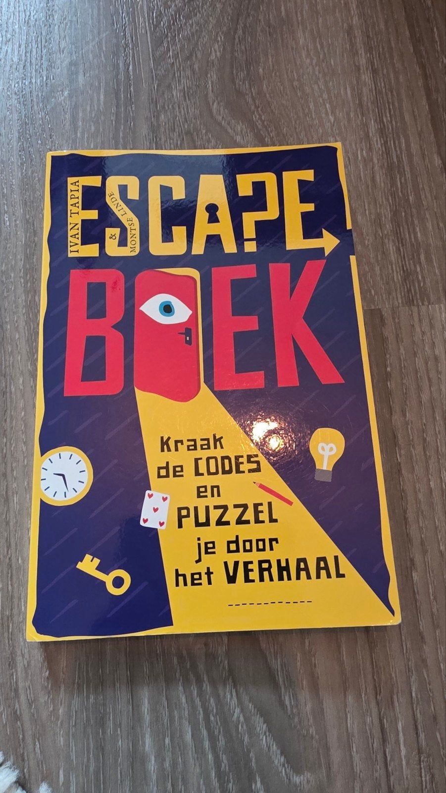 Escape Boek: Kraak de codes en puzzel je door het verhaal, Ophalen of Verzenden, Zo goed als nieuw, Ivan Tapia & Montse Linde
