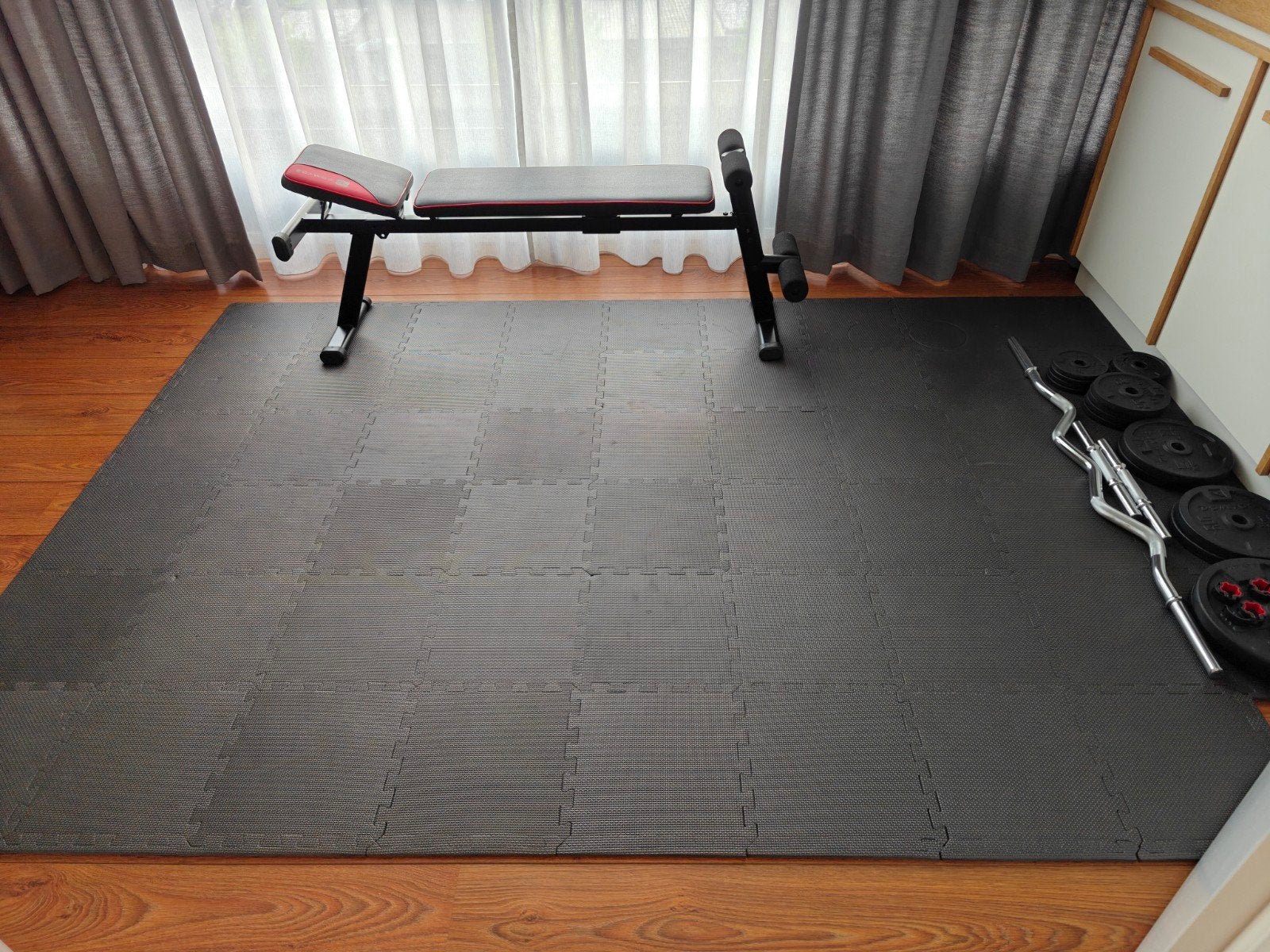 Fitness apparatuur incl. sportmat (ca. 6 m²), Ophalen, Gebruikt, Benen, Fitnessbank