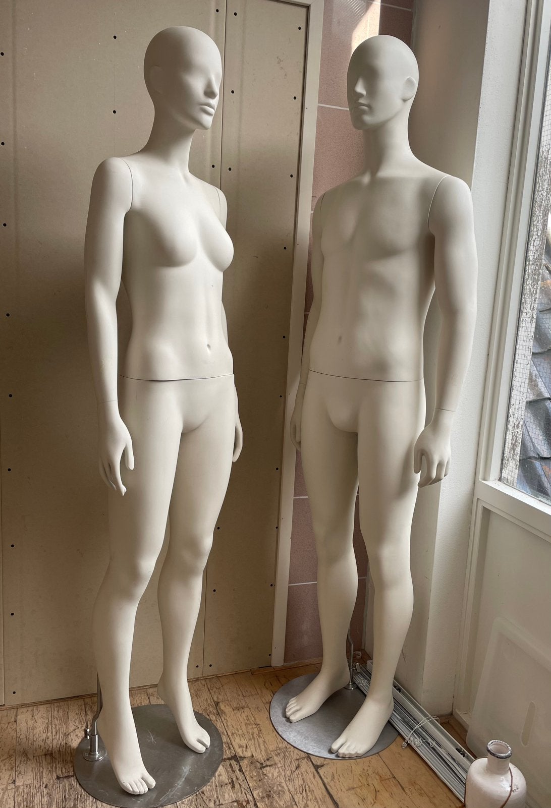 Mannequins, Ophalen