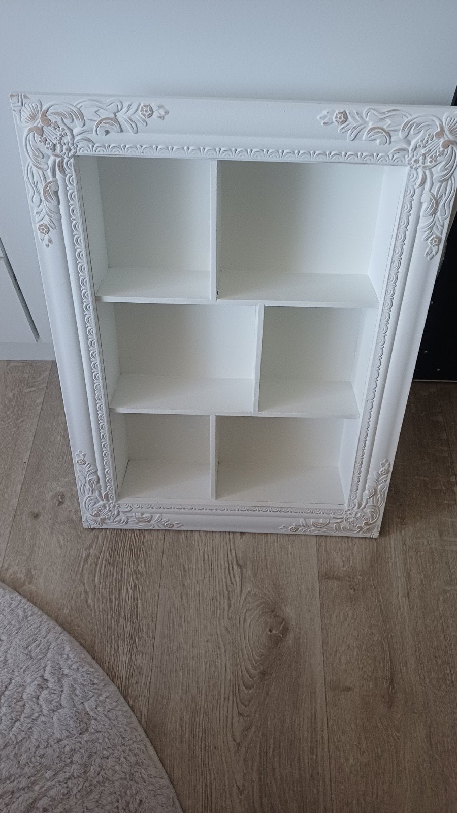 Decoratieve wandkast met barokke lijst, Huis en Inrichting, Kasten | Boekenkasten, Ophalen, Met plank(en), Minder dan 50 cm, Zo goed als nieuw