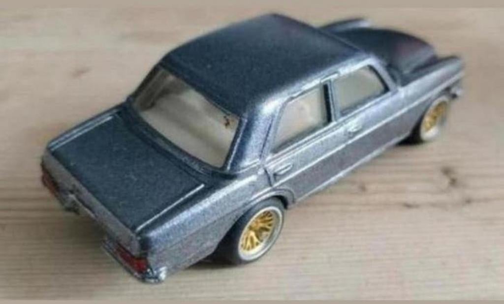 Unieke omgebouwde KLASSIEKE CORGI TOYS Mercedes BENZ W 114, Hobby en Vrije tijd, Modelauto's | 1:50, Ophalen of Verzenden, Zo goed als nieuw