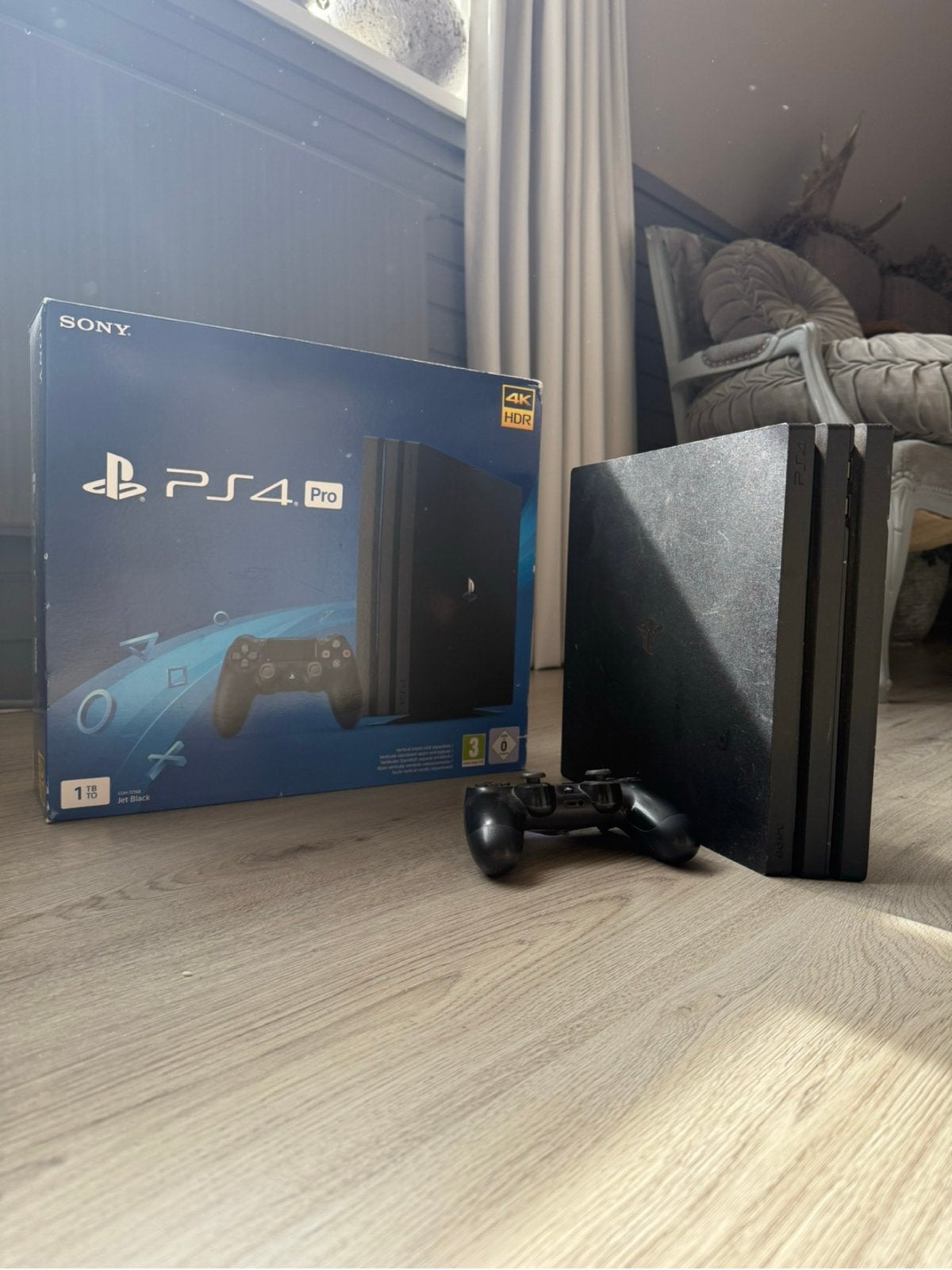 Sony PlayStation 4 Pro 1TB met controller en doos, Ophalen of Verzenden, Zo goed als nieuw, 1 TB, Met 1 controller