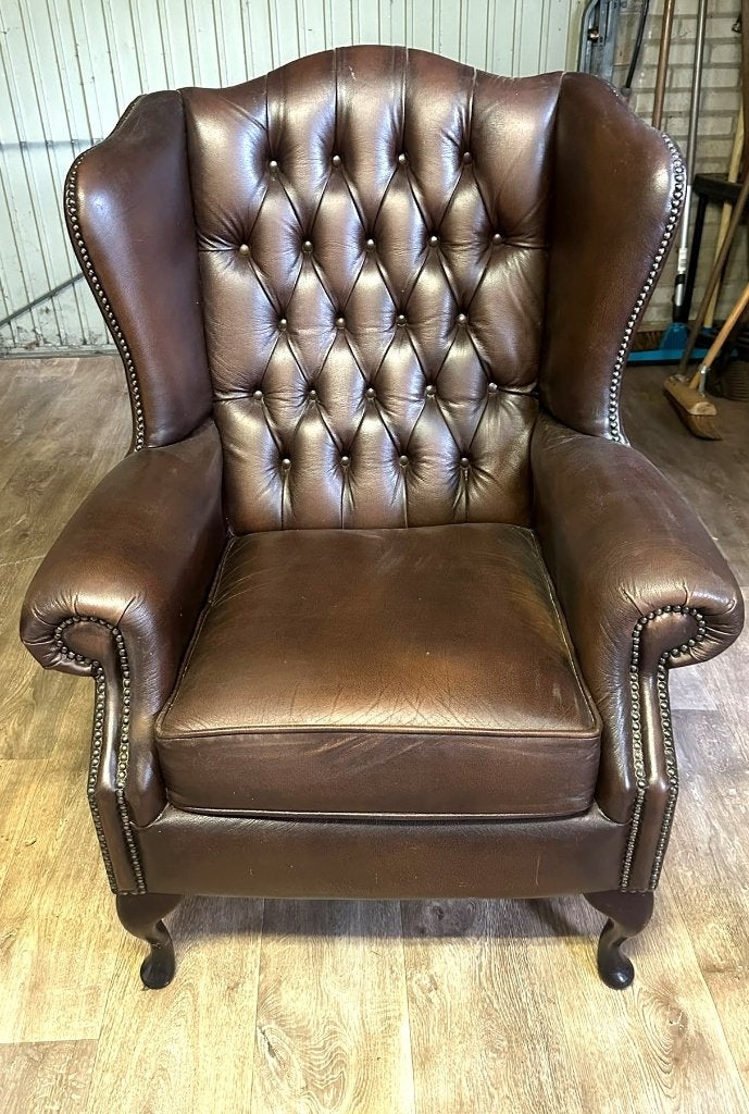 Chesterfield oorfauteuil bruin leer met siernagels, Ophalen, Gebruikt, 75 tot 100 cm, Leer