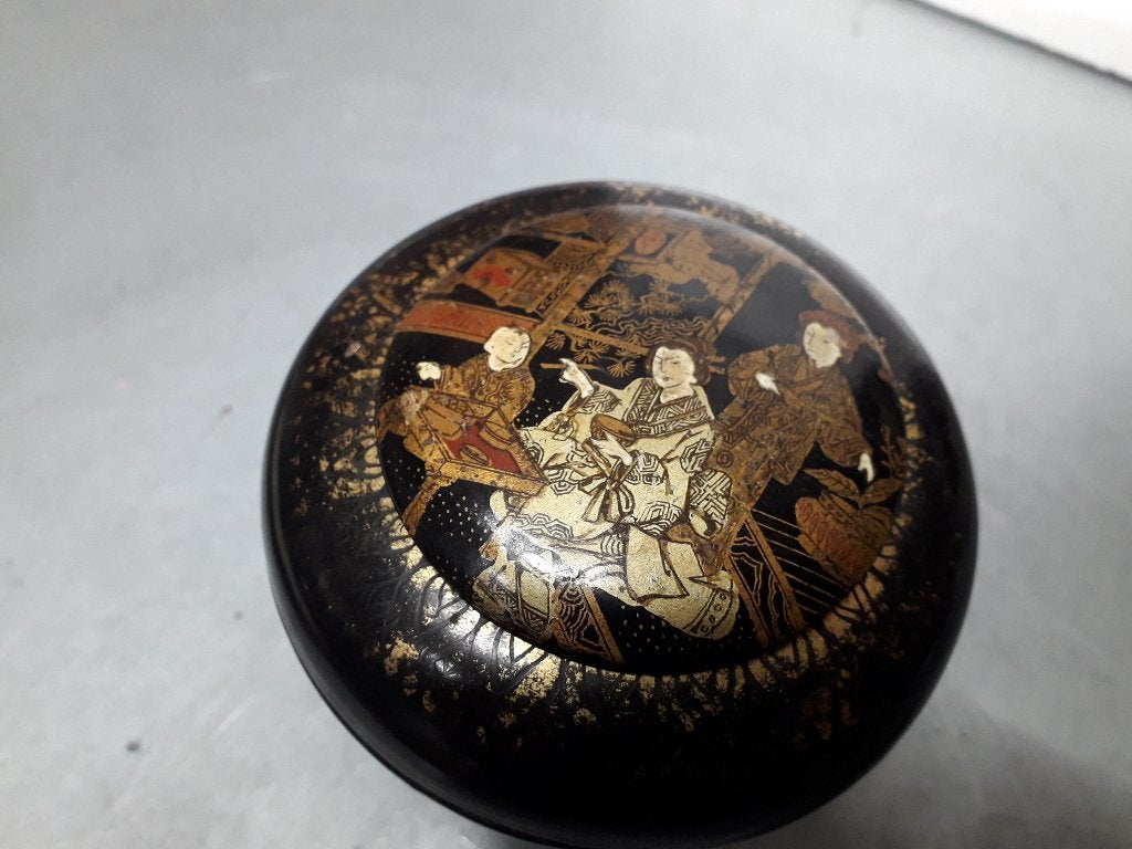 ANTIEKE JAPANSE SATSUMA RONDE PAPIER MACHE DOOS I.Z.G.ST, Antiek en Kunst, Japan, Ophalen of Verzenden, Doos
