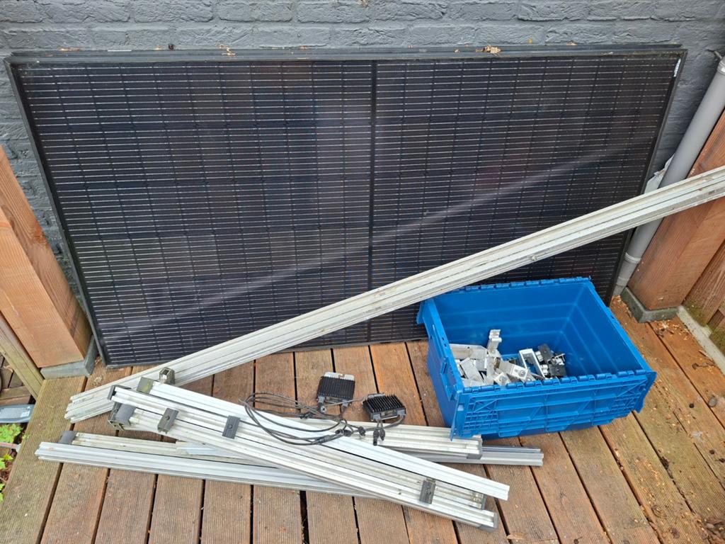 2 zonnepanelen van 400 WP met montagemateriaal en optimizers, Ophalen, Gebruikt