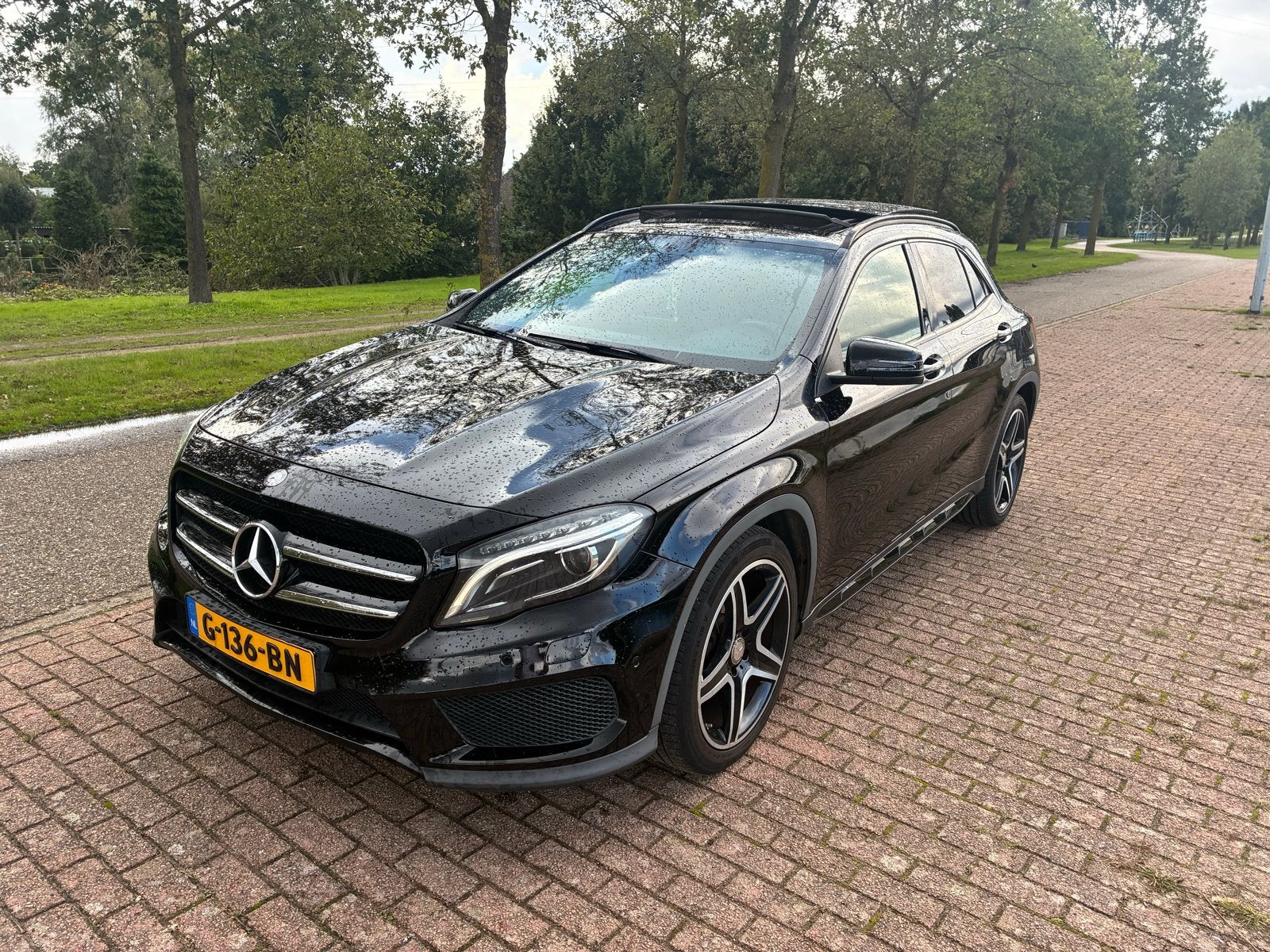 Mercedes-Benz GLA 200 156pk 7G-DCT PANO NAVI CAM TRKH, Auto's, 715 kg, Zwart, 1595 cc, Particulier