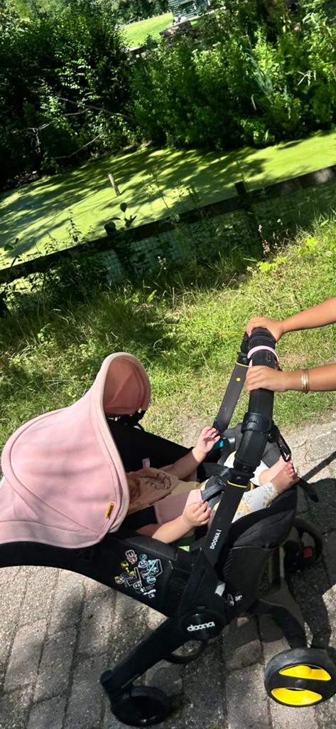 Doona i-Size Kinderwagen / Autostoel – Roze, Kinderen en Baby's, Kinderwagens en Combinaties, Zo goed als nieuw, Overige merken