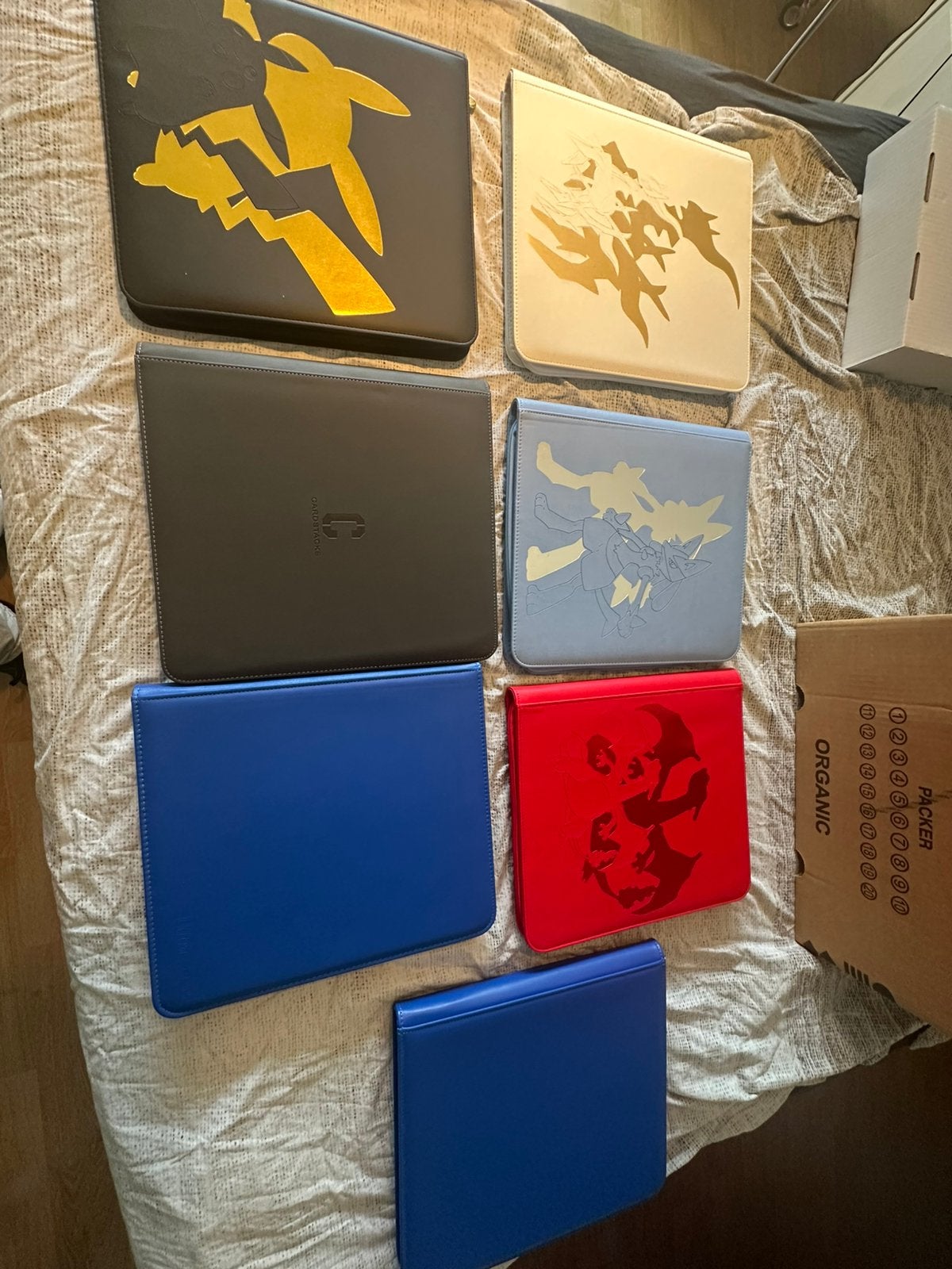Te koop: Ultra Pro 12-pocket Pokémon mappen, Hobby en Vrije tijd, Verzamelkaartspellen | Pokémon, Zo goed als nieuw, Ophalen of Verzenden