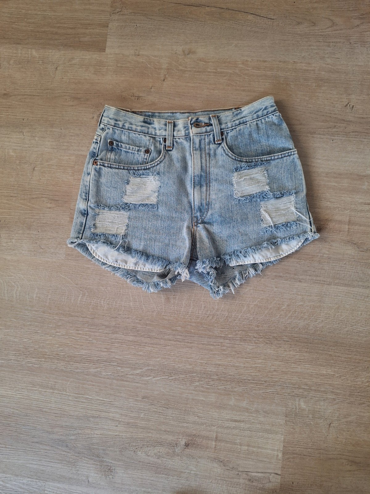 Levi's 550 Vintage Denim Shorts met Studs maat 38, Kleding | Dames, Blauw, Ophalen of Verzenden, Zo goed als nieuw, W30 - W32 (confectie 38/40)