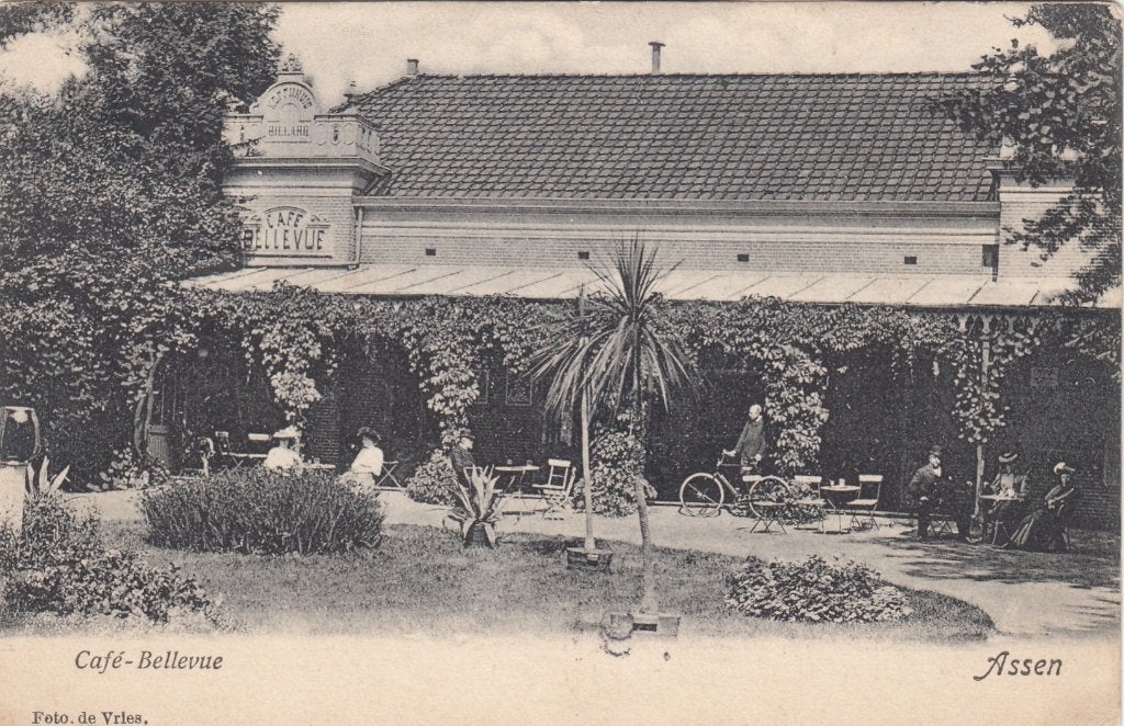 Assen - Cafe Bellevue 1911, Verzamelen, Ansichtkaarten | Nederland, Ophalen of Verzenden, Voor 1920, Gelopen, Drenthe
