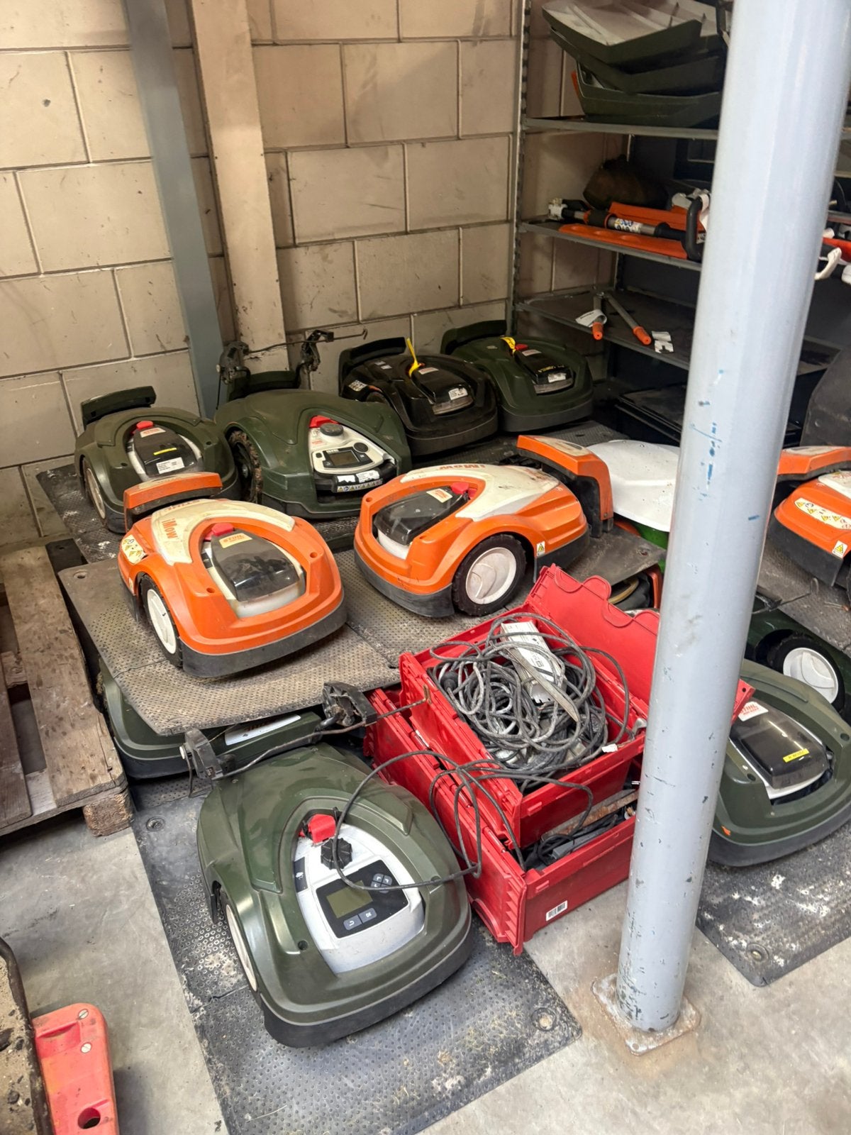 Partij van 19 stuks sthil robotmaaiers, Ophalen, Gebruikt, K-trade, K-trade