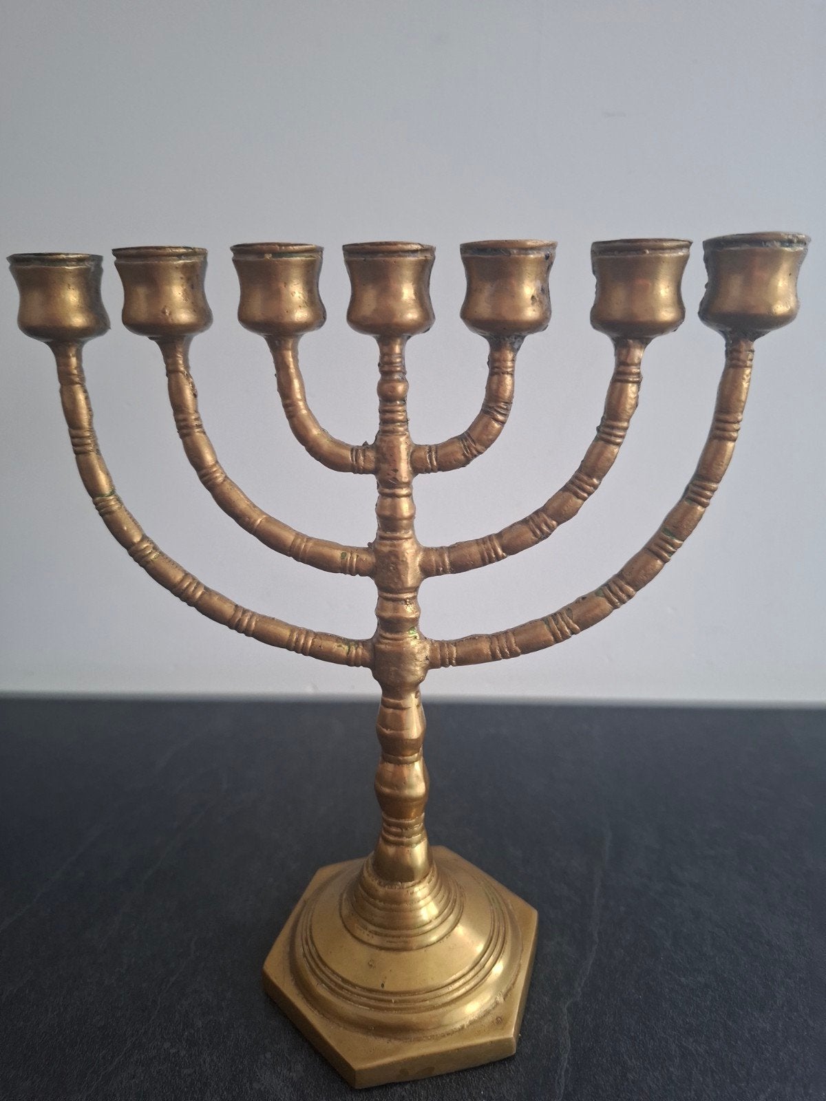 Prachtige Klassieke Menora - 24.5cm Hoog, 21cm Breed, Antiek en Kunst, Ophalen of Verzenden, Koper of Brons