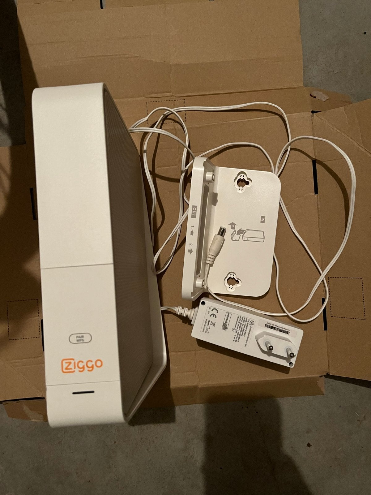 Ziggo Connectbox Router met modem, Computers en Software, Ophalen of Verzenden, Zo goed als nieuw, Router met modem