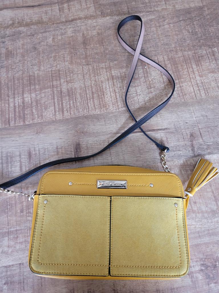 River Island Schoudertasje - Geel met Suede Details, Ophalen of Verzenden, Gebruikt, Geel, Schoudertasje