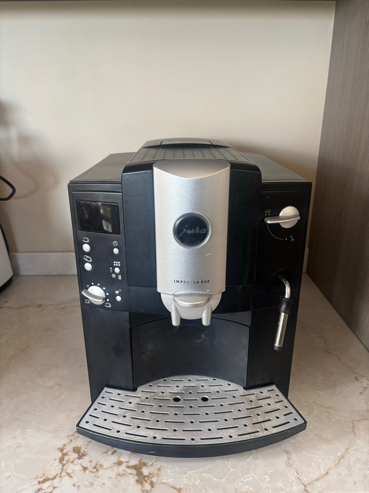 Jura Impressa E60 Koffiemachine, Ophalen, Afneembaar waterreservoir, Gebruikt, Koffiemachine