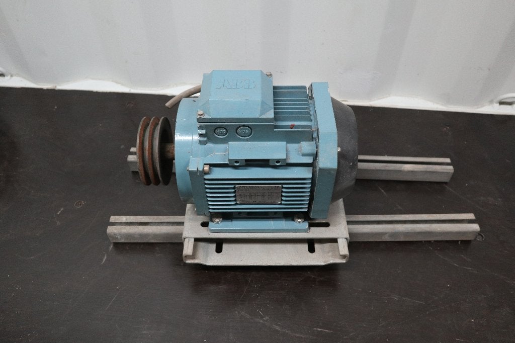 ABB Motors Elektromotor M2AA 100 LB-4, 3 kW, Doe-het-zelf en Verbouw, Motoren, Ophalen, Zo goed als nieuw, Elektromotor, 1400 tot 1800 rpm