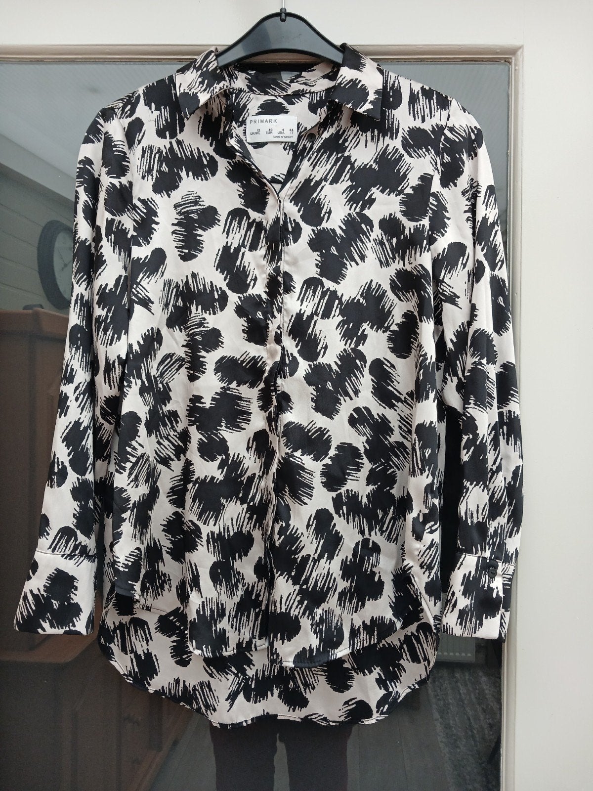 Primark blouse met lange mouwen, zwart-wit print, Maat 38/40 (M), Zwart, Zo goed als nieuw, Lange mouw